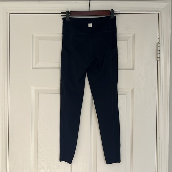 Vuori Women Ink Stride Performance Leggings 7/8 Length Stretch Side Pockets - Picture 8 of 13